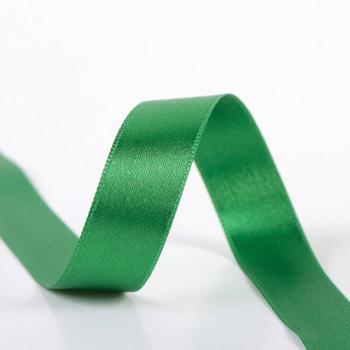 Satinband 6 mm in Grün auf der Rolle, glänzende Oberfläche